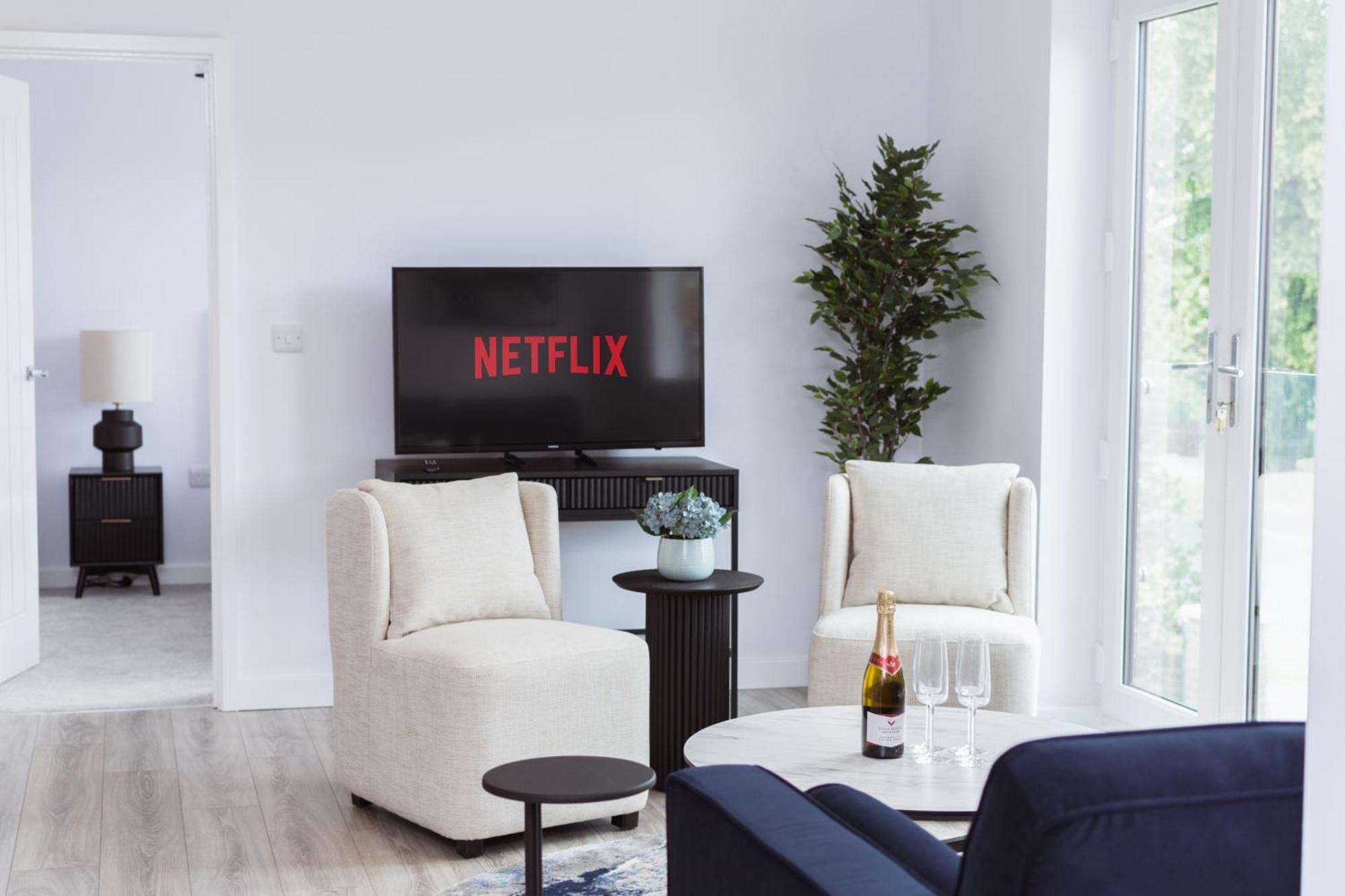 Stylish New-build, Free Parking, 20-minute Walk To Centre *